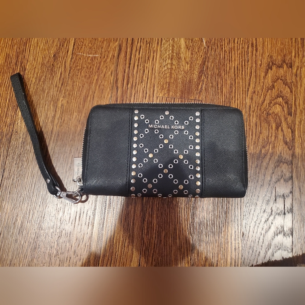 MICHAEL KORS CONTINENTAL TRAVEL BLACK STUDDED ZIP WALLET